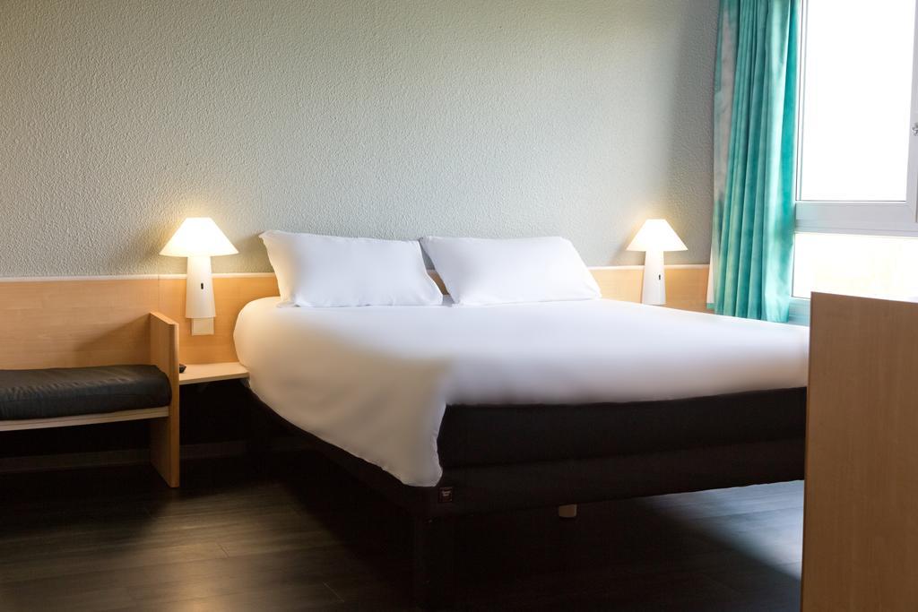Ibis Saint Dizier Hotell Rum bild